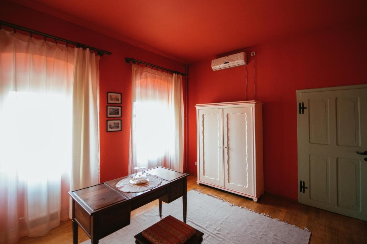Voeroes Guest House Tirgu Secuiesc Exterior photo